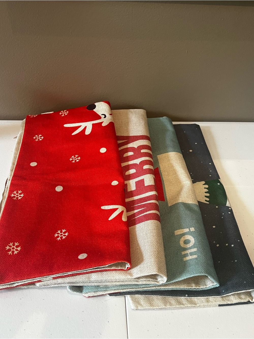 4 Christmas Pillow Covers